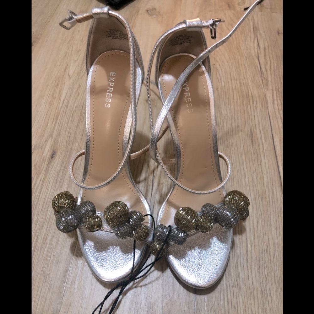 NWT EXPRESS SLVR ANKLE STRAP HEEL W/ BEADED DETAIL